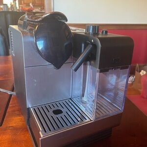 Nespresso D’elonghi